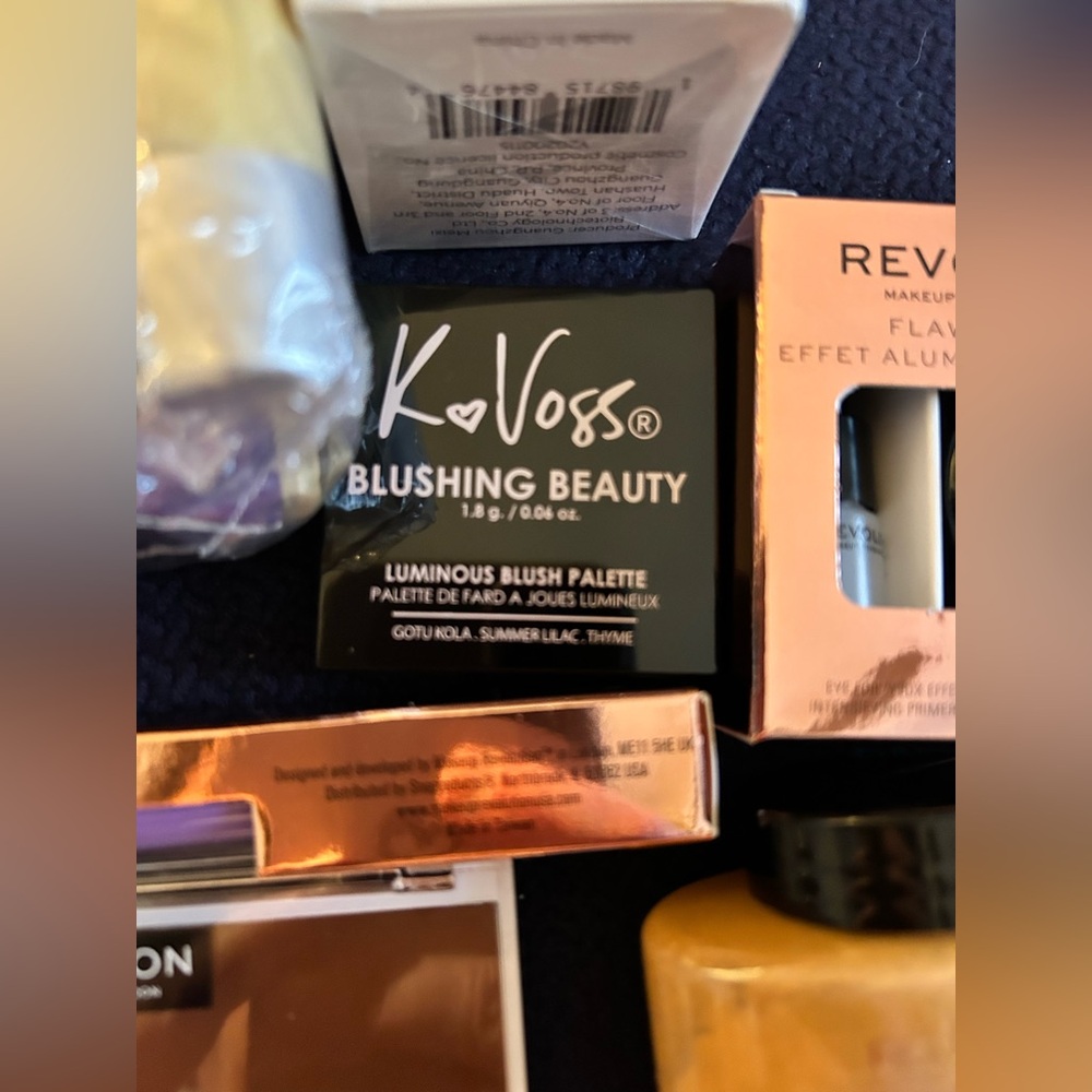 Makeup Bundle S8 - Picture 3 of 11